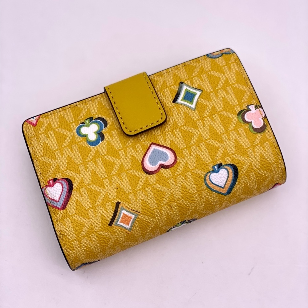 Michael Kors Jet Set Medium Printed Signature
Logo Wallet - Picture 4 of 15